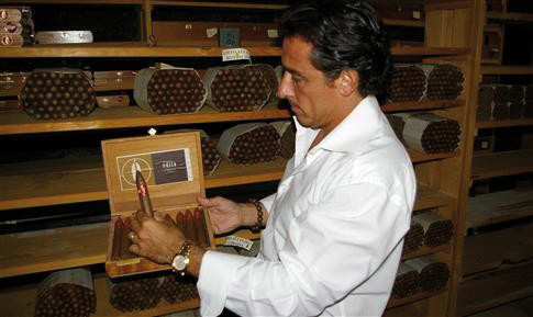 valery deguisa pdg cigare edito